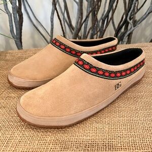 Daniel Green Women’s Tan Suede Lined Slip On Clog Slipper Mules Size 7.5